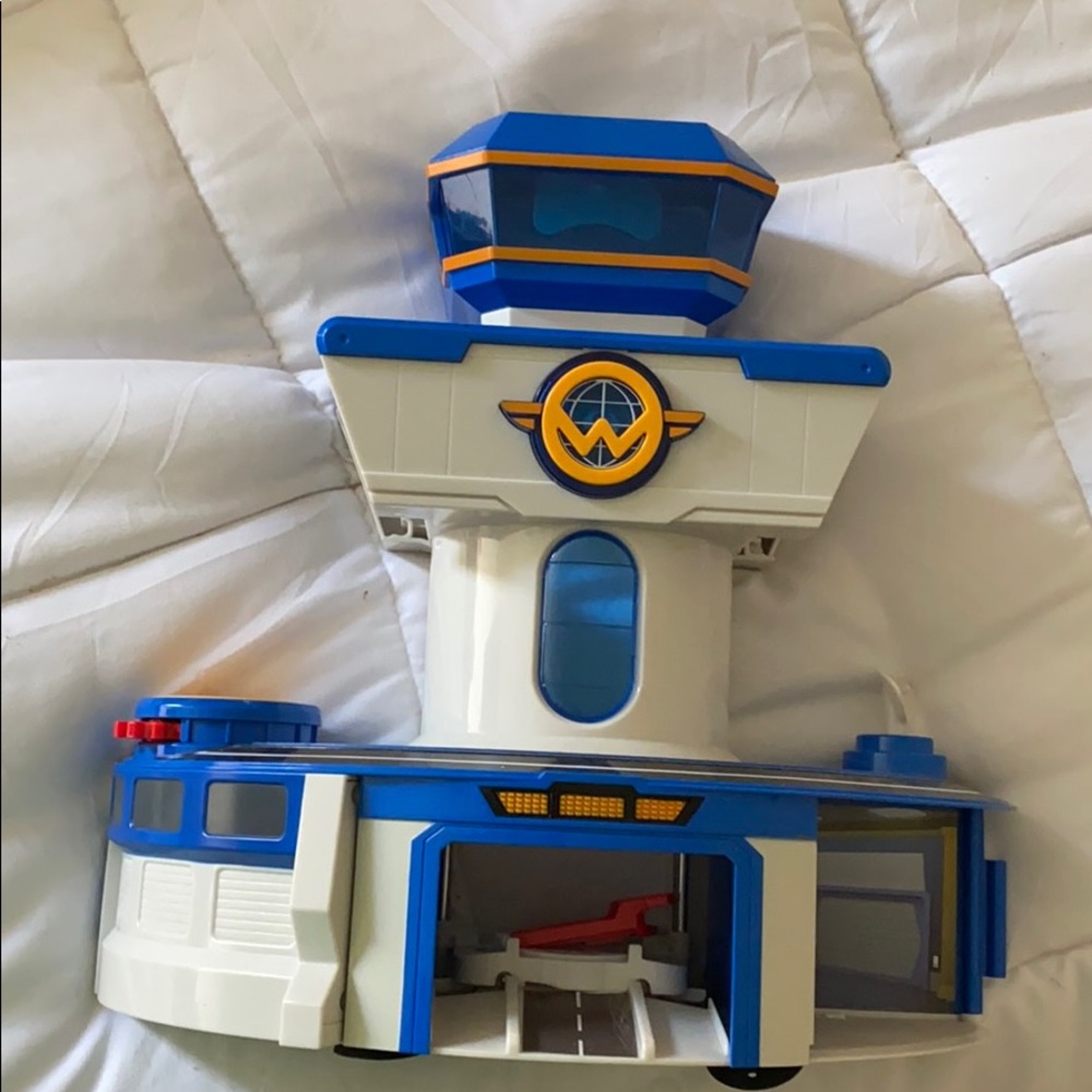 Super wings airport station